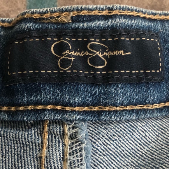 Jessica Simpson Jean Shorts with pattern - Picture 10 of 16